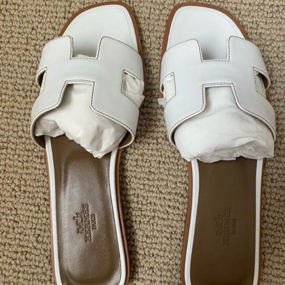 white Ｈermes Oran sandals